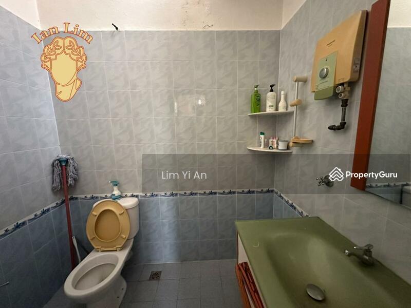 Rumah Berkembar untuk Dijual di Sungai Nibong (Bayan Lepas) - Lim Yi An - Bathroom - PropertyGuru.com.my