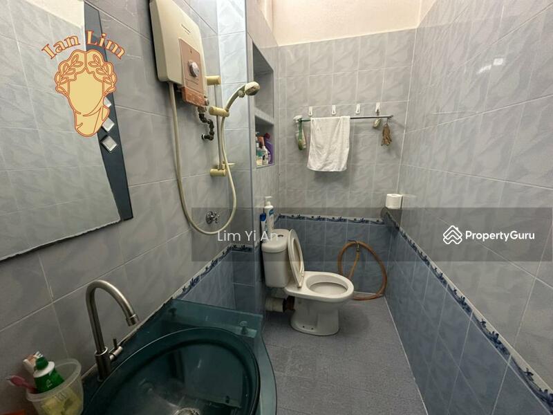 Rumah Berkembar untuk Dijual di Sungai Nibong (Bayan Lepas) - Lim Yi An - Bathroom - PropertyGuru.com.my