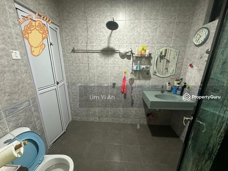 Rumah Berkembar untuk Dijual di Sungai Nibong (Bayan Lepas) - Lim Yi An - Bathroom - PropertyGuru.com.my