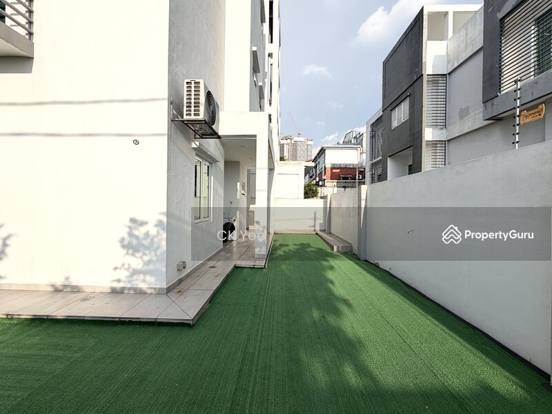 Untuk Dijual - Sri Petaling,4 Storey Corner Lot Semi-D