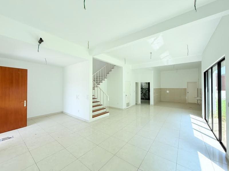 Rumah Berkembar untuk Dijual di Bandar Gamuda Gardens (Rawang) - Kelvin . - Living Room - PropertyGuru.com.my