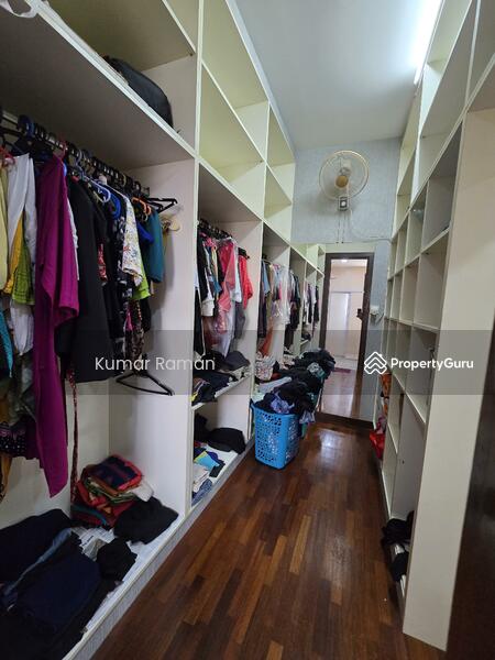 1st Floor Master Room Wardrobe