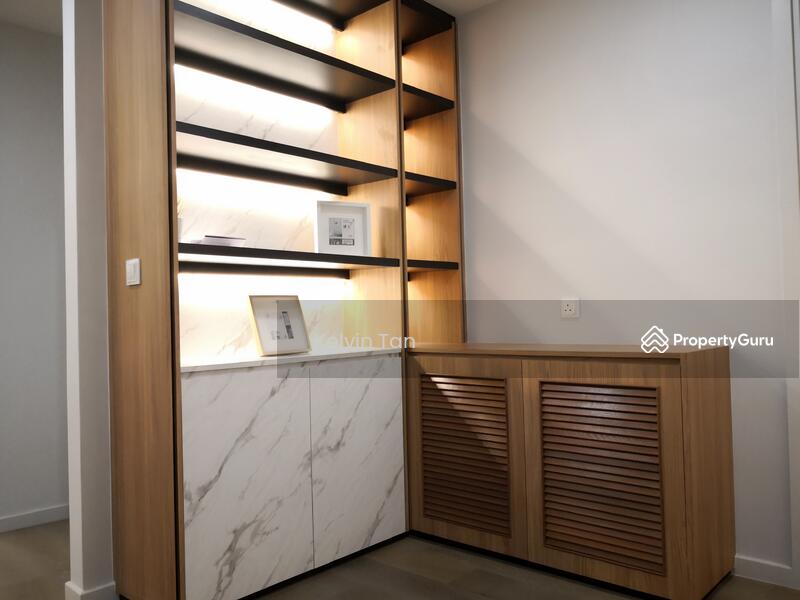 Shoe cabinet