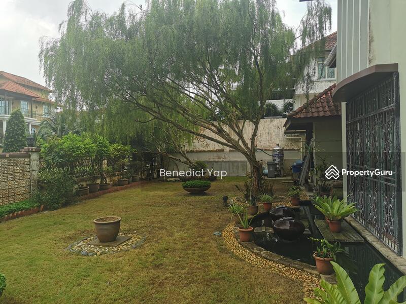 Semi-Detached House for Sale in Taman Molek (Johor Bahru) - Benedict Yap - Garden - PropertyGuru.com.my