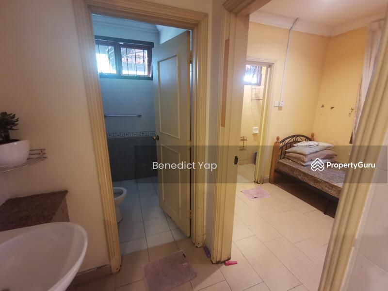Semi-Detached House for Sale in Taman Molek (Johor Bahru) - Benedict Yap - Bathroom - PropertyGuru.com.my