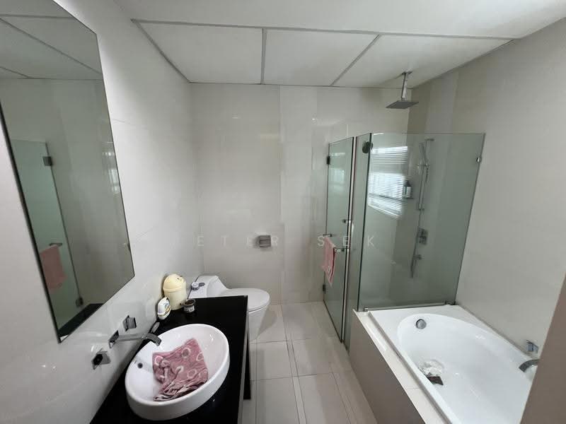 Service Residence for Sale at Gateway Kiaramas Residences - Peter Sek - Bathroom - PropertyGuru.com.my