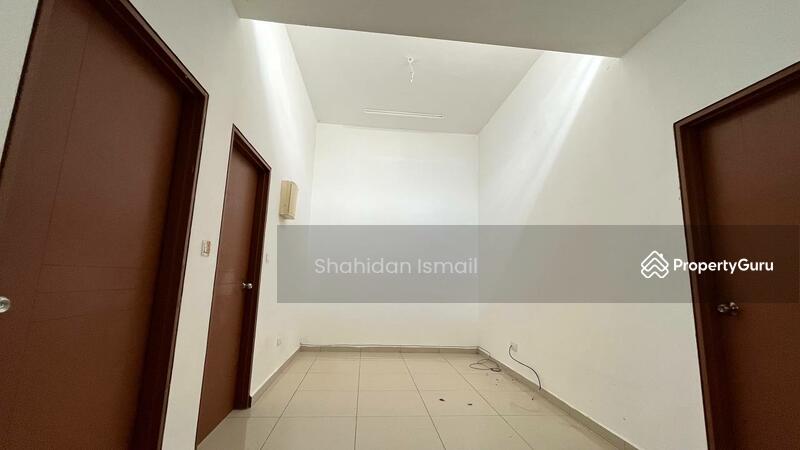 Rumah Teres 2-Tingkat untuk Dijual di Bandar Springhill (Jimah) - Shahidan Ismail - Corridor - PropertyGuru.com.my