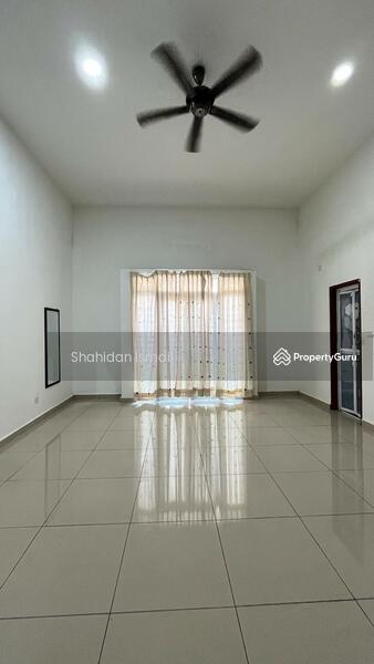 Rumah Teres 2-Tingkat untuk Dijual di Bandar Springhill (Jimah) - Shahidan Ismail - Living Room - PropertyGuru.com.my