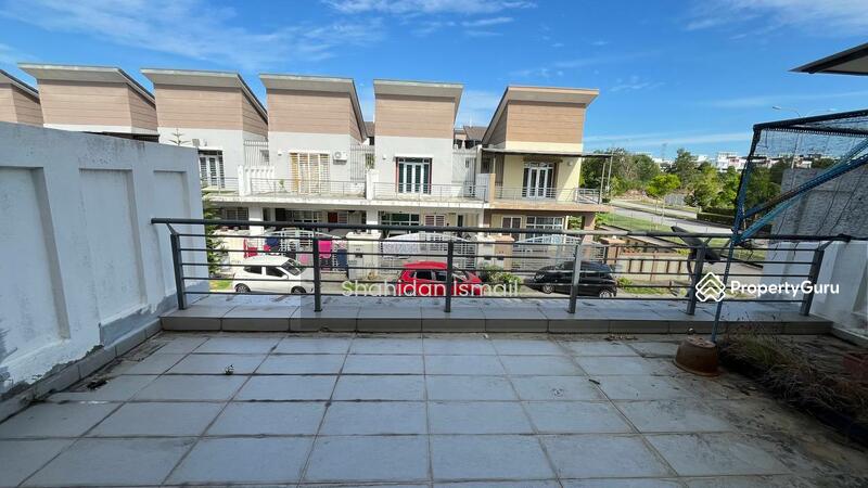 Rumah Teres 2-Tingkat untuk Dijual di Bandar Springhill (Jimah) - Shahidan Ismail - Balcony - PropertyGuru.com.my