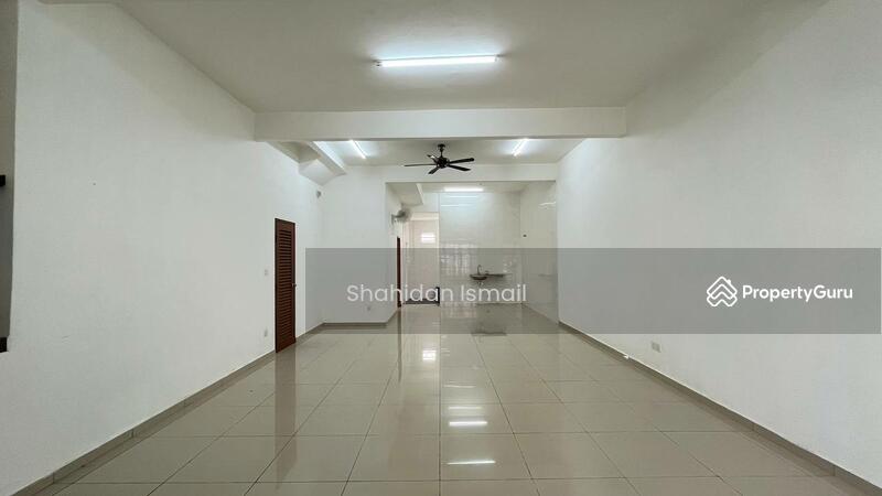 Rumah Teres 2-Tingkat untuk Dijual di Bandar Springhill (Jimah) - Shahidan Ismail - Living Room - PropertyGuru.com.my