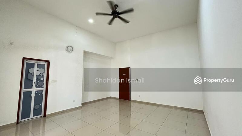 Rumah Teres 2-Tingkat untuk Dijual di Bandar Springhill (Jimah) - Shahidan Ismail - Living Room - PropertyGuru.com.my