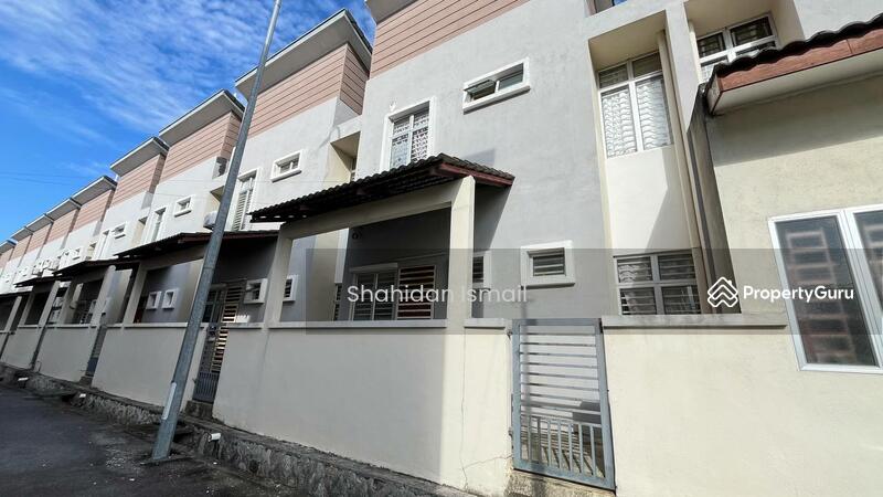 Rumah Teres 2-Tingkat untuk Dijual di Bandar Springhill (Jimah) - Shahidan Ismail - Exterior - PropertyGuru.com.my