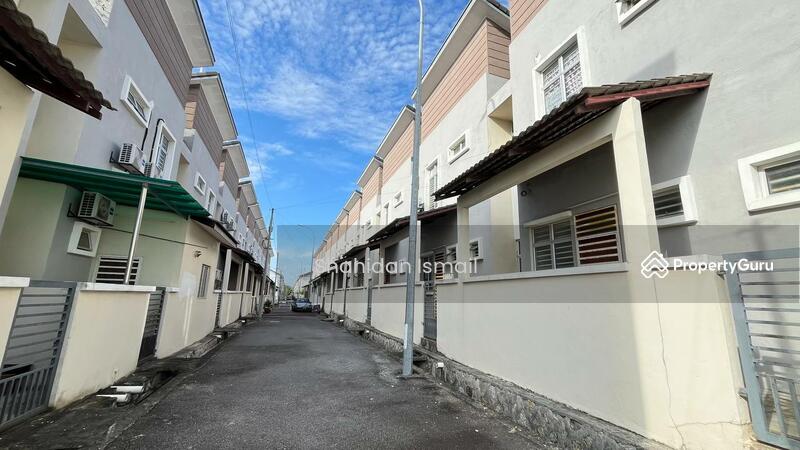 Rumah Teres 2-Tingkat untuk Dijual di Bandar Springhill (Jimah) - Shahidan Ismail - Exterior - PropertyGuru.com.my