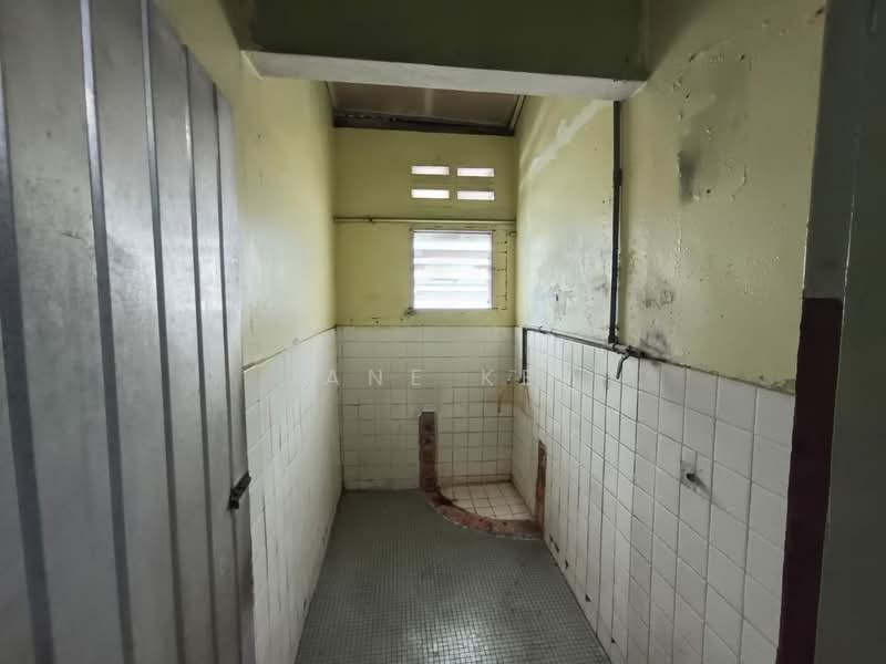 1-storey Terraced House for Sale in Happy Garden (Kuchai Lama) - Jane Ker - Bathroom - PropertyGuru.com.my