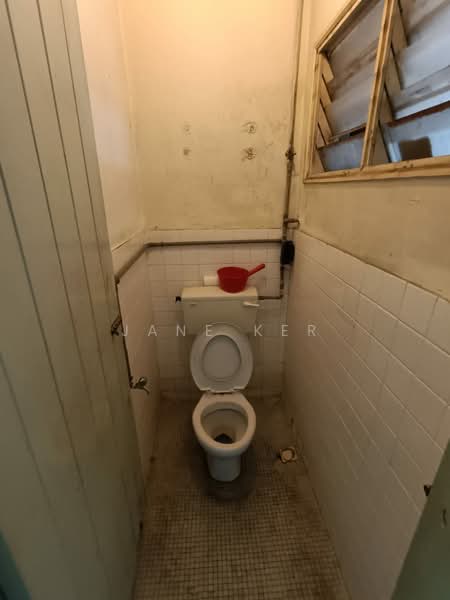 1-storey Terraced House for Sale in Happy Garden (Kuchai Lama) - Jane Ker - Bathroom - PropertyGuru.com.my