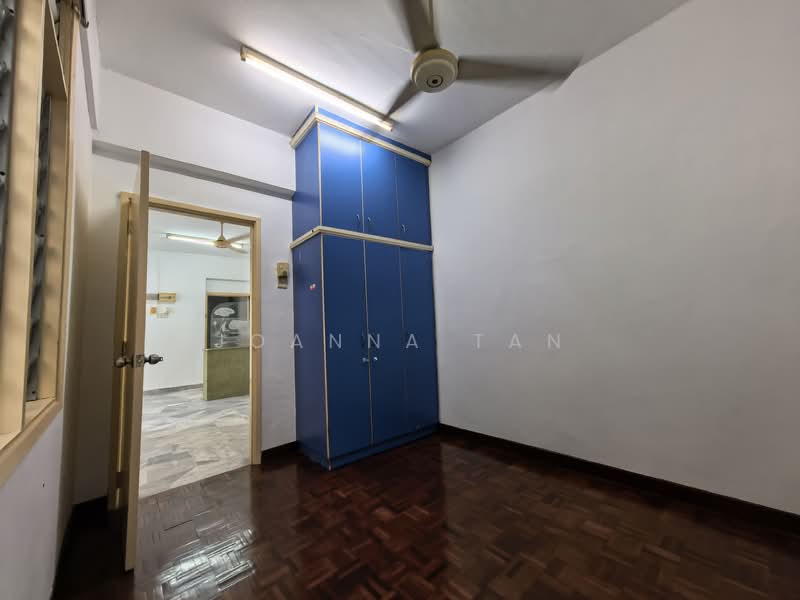 Apartment for Sale at Subang Perdana Goodyear Court 10 - Joanna Tan - Bedroom cabinet - PropertyGuru.com.my