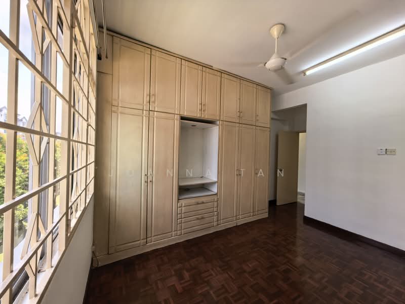 Apartment for Sale at Subang Perdana Goodyear Court 10 - Joanna Tan - Master bedroom Wardrobe - PropertyGuru.com.my