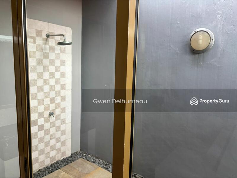Master Bathroom (Balinese shower)