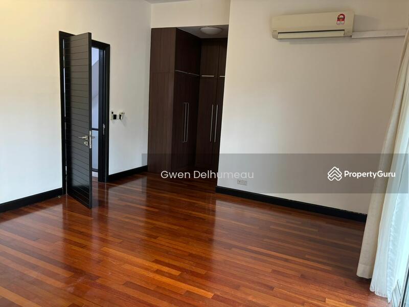 Bedroom 2 (1st Floor)