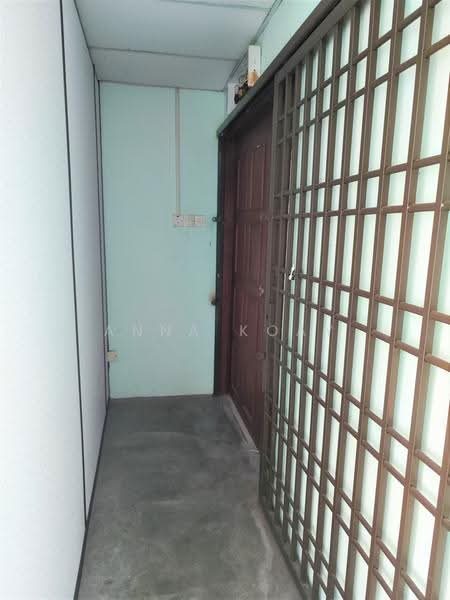 Pejabat untuk Disewa di Fettes Park (Tanjung Tokong) - Anna Koay - Behind the Entrance Door - PropertyGuru.com.my