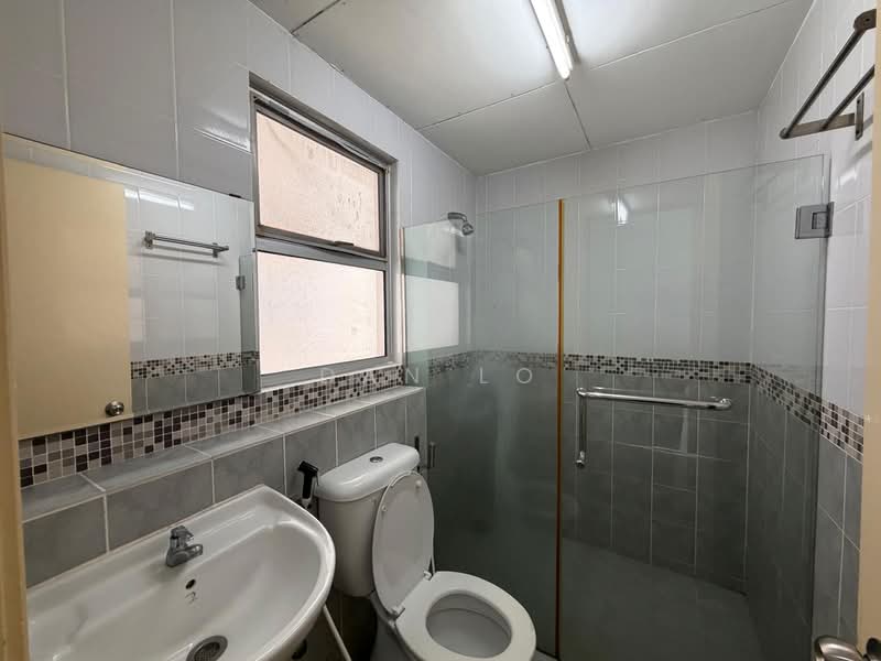 Kondominium untuk Dijual di Seri Maya Condominium - Dan Lo - Bathroom - PropertyGuru.com.my