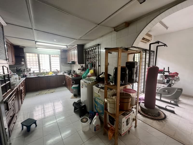 3-storey Terraced House for Sale in Taman Persiaran Desa (Seputeh) - Joey Lim - Kitchen - PropertyGuru.com.my
