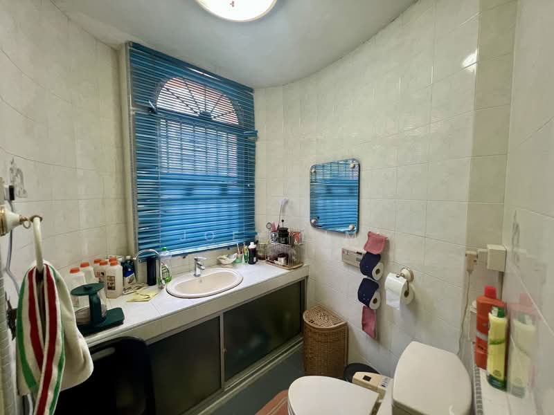 3-storey Terraced House for Sale in Taman Persiaran Desa (Seputeh) - Joey Lim - Bathroom - PropertyGuru.com.my