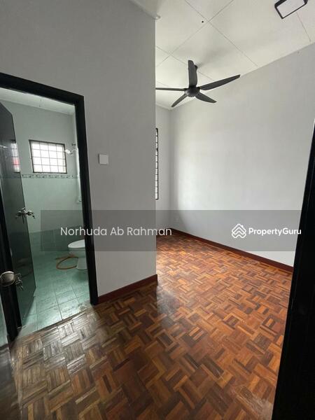 2-storey Terraced House for Sale in Taman Ixora (Sepang) - Norhuda Ab Rahman - Bathroom - PropertyGuru.com.my