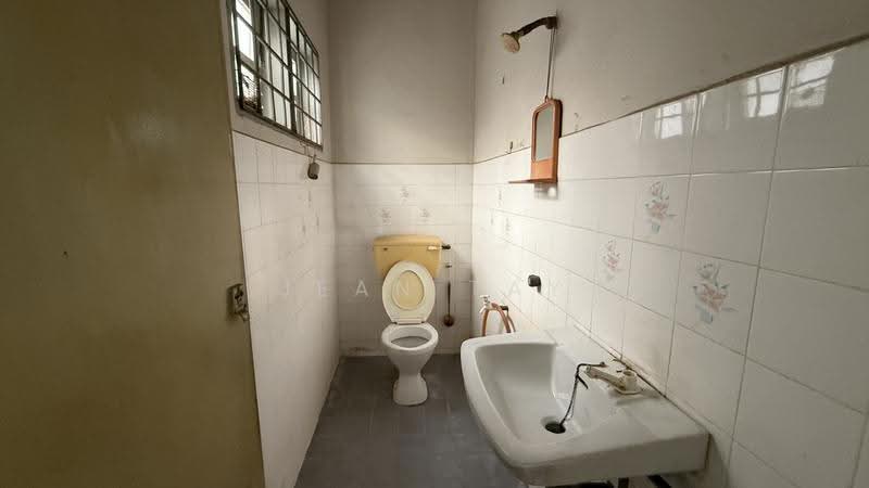 Rumah Bandar untuk Dijual di Melaka (Melaka City) - Jean Tay - Bathroom - PropertyGuru.com.my