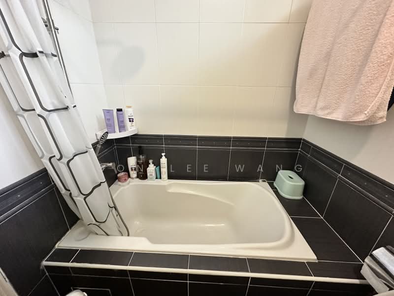 Rumah Teres untuk Dijual di Bandar Utama 1 (Bandar Utama) - Sandra Wang - Bathroom - PropertyGuru.com.my