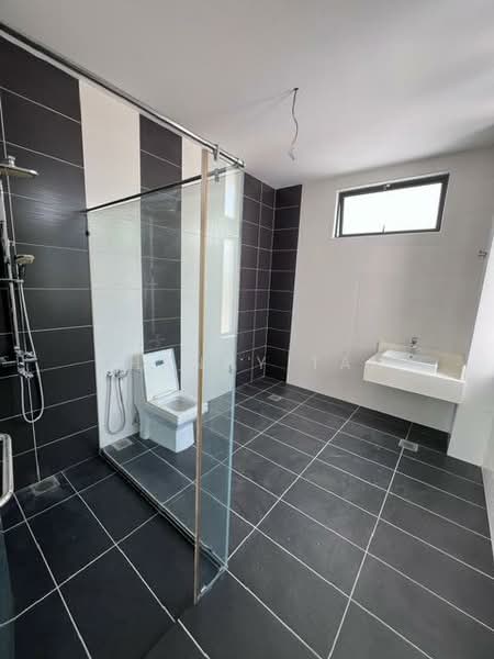 Bungalow for Sale in Bandar Sungai Long (Selangor) - Shanny Tan - Bathroom - PropertyGuru.com.my