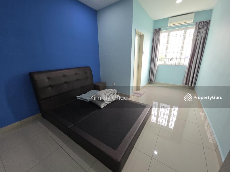 upper Bedroom & seperate bathroom