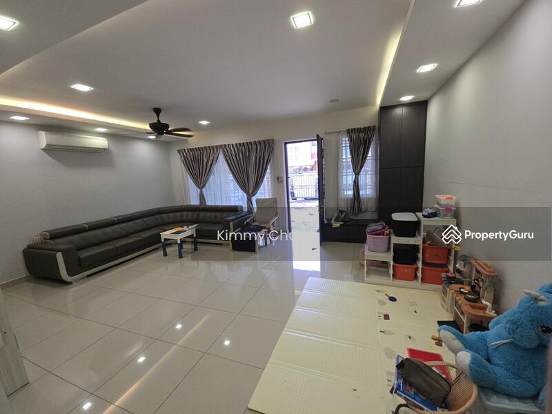 Entrance & Living Room & walk way
