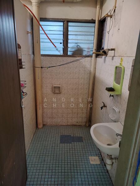 Apartment for Sale at Kuchai Entrepreneurs Park Apartment - Andrew Cheong - Bathroom - PropertyGuru.com.my