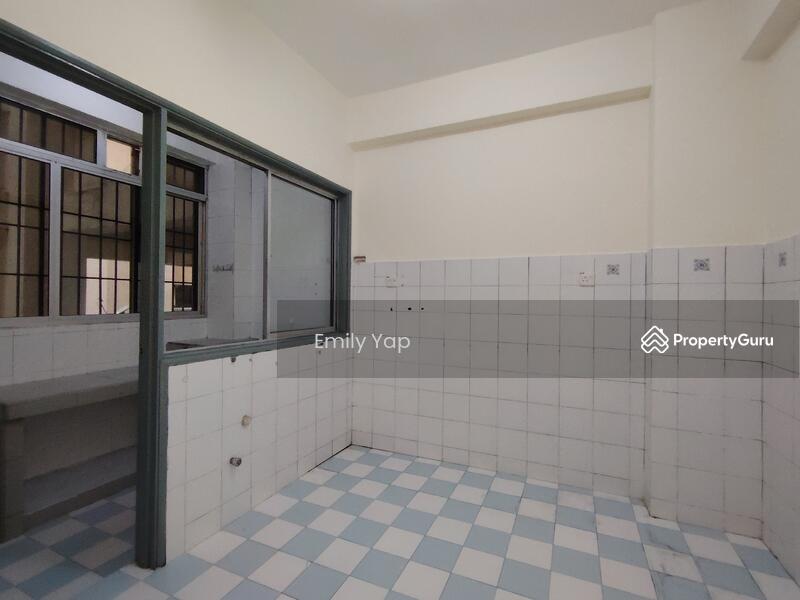 Dry Kitchen