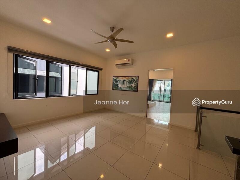1st floor family area