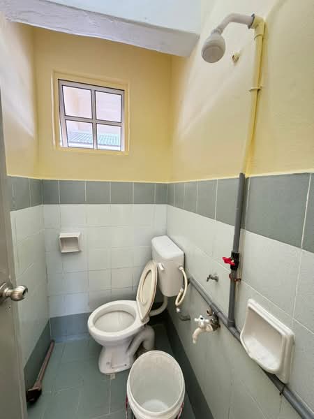 Pangsapuri untuk Dijual di Tanjong Puteri Apartment - Nellie Lim - Bathroom - PropertyGuru.com.my