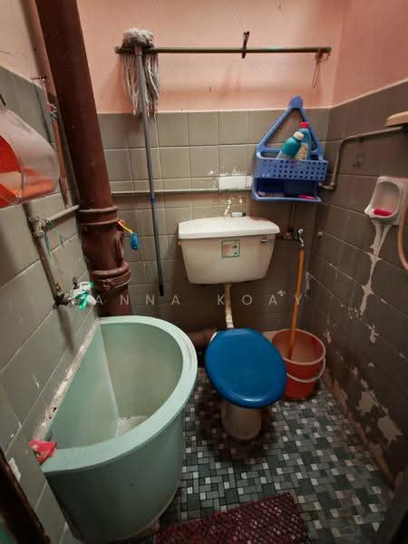 Terraced House for Sale in Bukit Gelugor (Gelugor) - Anna Koay - Bathroom - PropertyGuru.com.my