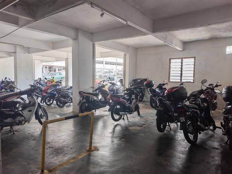 Rumah Flat untuk Dijual di Taman Gambier - Anna Koay - motorcycle park - PropertyGuru.com.my