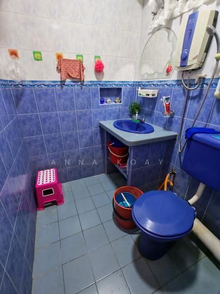 Rumah Flat untuk Dijual di Taman Gambier - Anna Koay - Bathroom - PropertyGuru.com.my