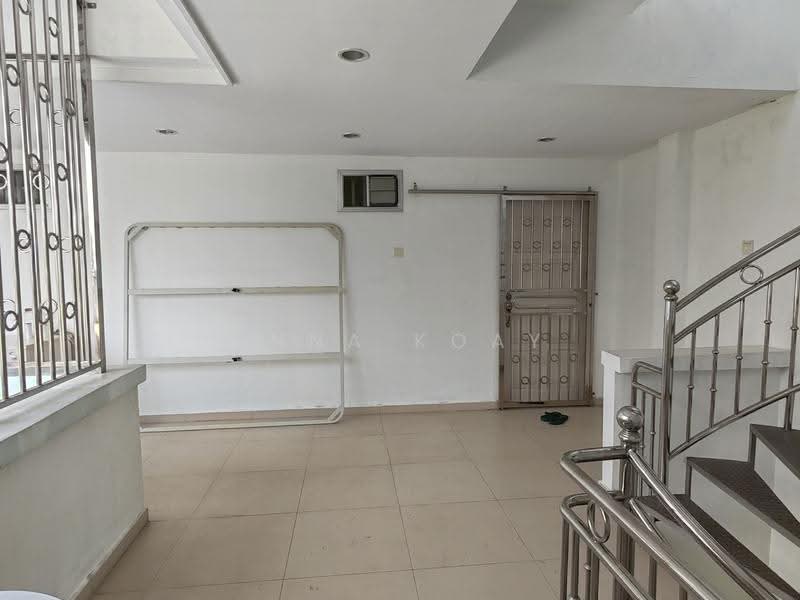 Semi-Detached House for Sale in Taman Desa Wangsa (Batu Maung) - Anna Koay - Landing to a bedroom and bathroom - PropertyGuru.com.my