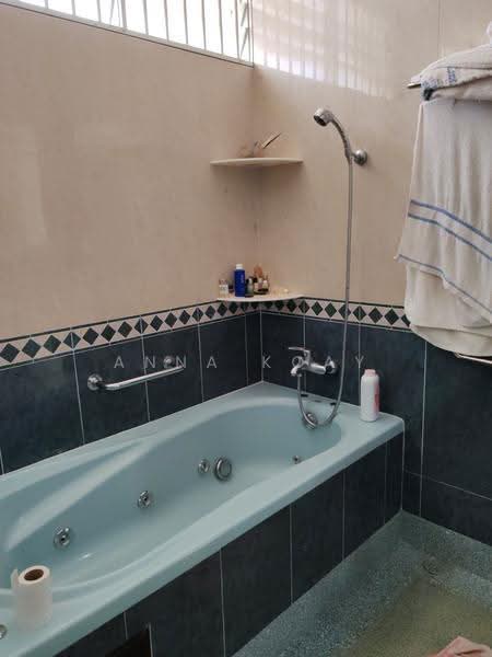 Semi-Detached House for Sale in Taman Desa Wangsa (Batu Maung) - Anna Koay - Bathroom - PropertyGuru.com.my