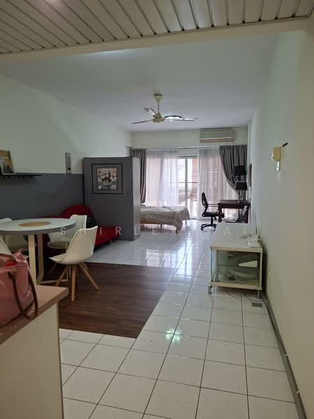 660 sq ft 