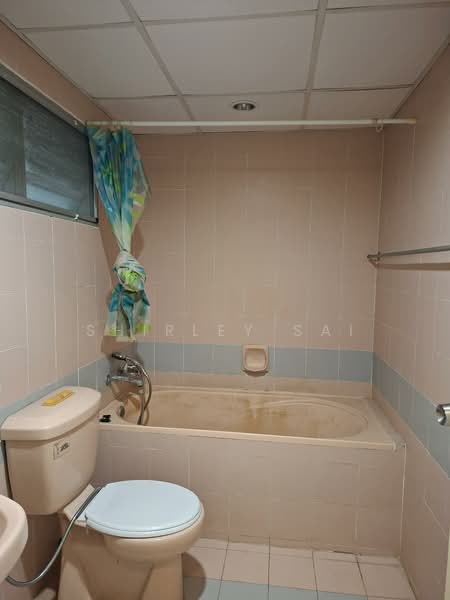 660 sq ft 