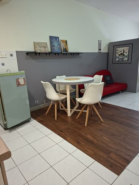 660 sq ft