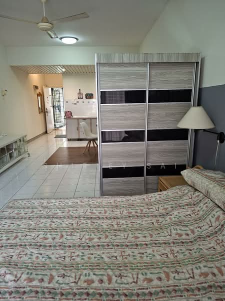 660 sq ft 