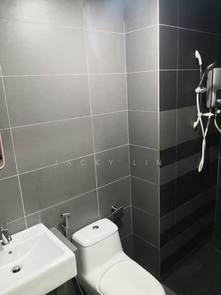 Kondominium untuk Disewa di Arte Subang West - Jacky Lin - Bathroom - PropertyGuru.com.my