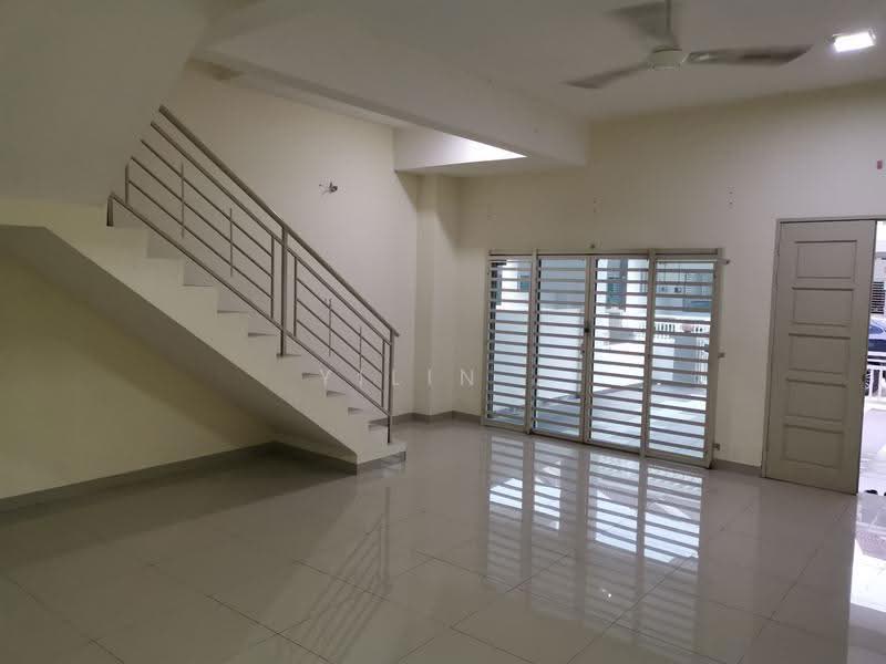 3-storey Terraced House for Sale in Taman Lembah Indah (Simpang Ampat) - Yilin . - Living Room - PropertyGuru.com.my