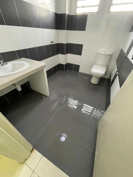 3-storey Terraced House for Sale in Taman Lembah Indah (Simpang Ampat) - Yilin . - Bathroom - PropertyGuru.com.my