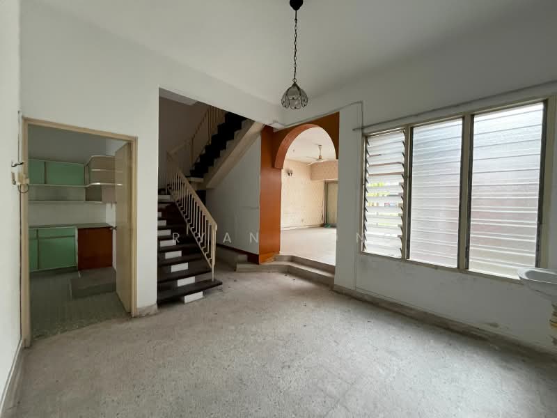 2-storey Terraced House for Sale in SS 21, Damansara Utama (Petaling Jaya) - Bryan Wong - Entrance - PropertyGuru.com.my